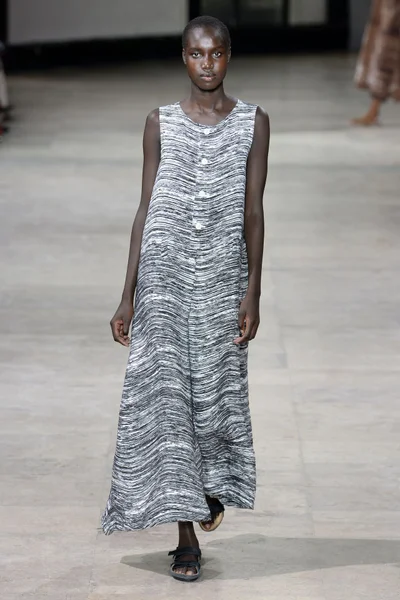 Look 3